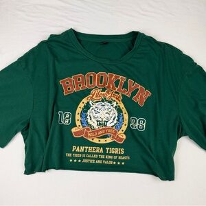 Brooklyn Graphic Crop Tee Green Vintage Style Tiger Graphic Size Medium EUC